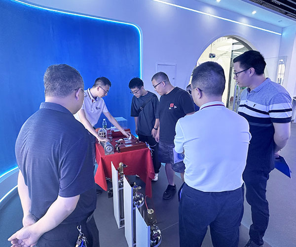 热烈欢迎四川大学专家教授莅临广东会科技 热烈欢迎四川大学专家教授莅临广东会科技